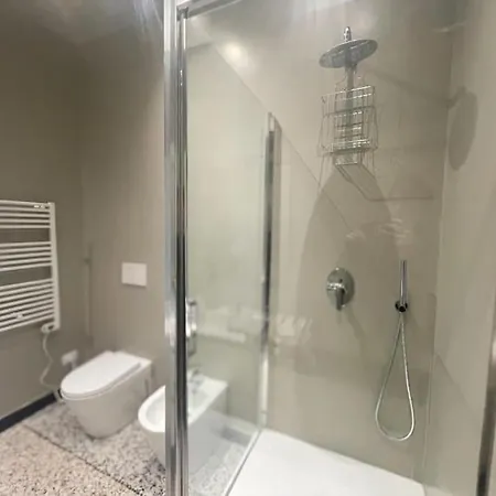 C Moderno Soleggiato Vista Cattedrale