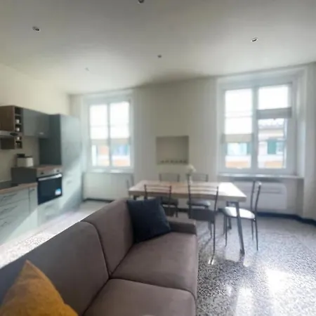 C Moderno Soleggiato Vista Cattedrale アパート