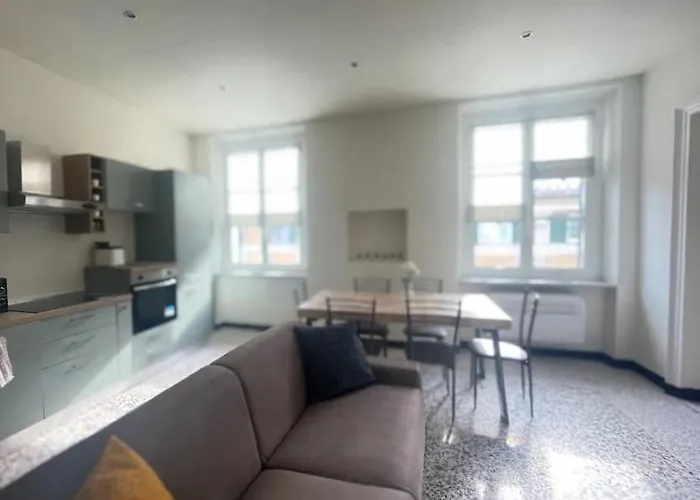 C Moderno Soleggiato Vista Cattedrale شقة